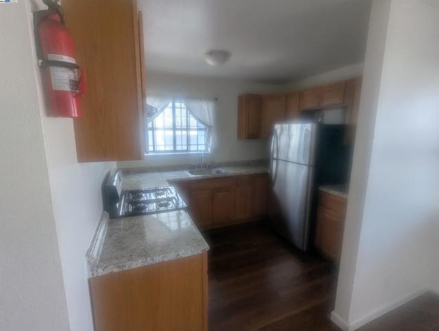 6109 Foothill Blvd, Oakland CA: https://media.crmls.org/mediaz/541fe047-7048-43cf-b17c-7f8eabeed818.jpg