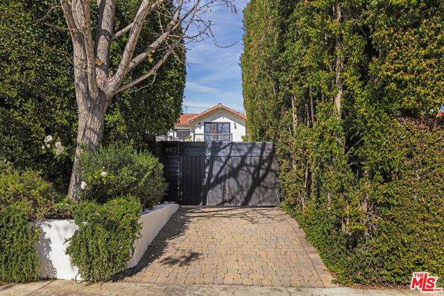 8917 Dorrington Avenue photo 2
