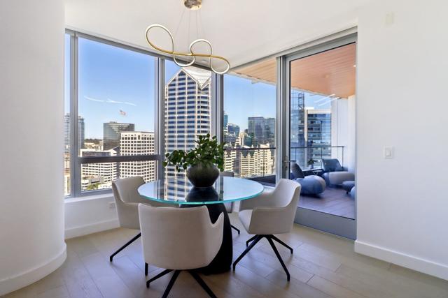 888 W E St, San Diego CA: https://media.crmls.org/mediaz/542001e2-024e-4105-a6bc-f6e2c9f40ca4.jpg