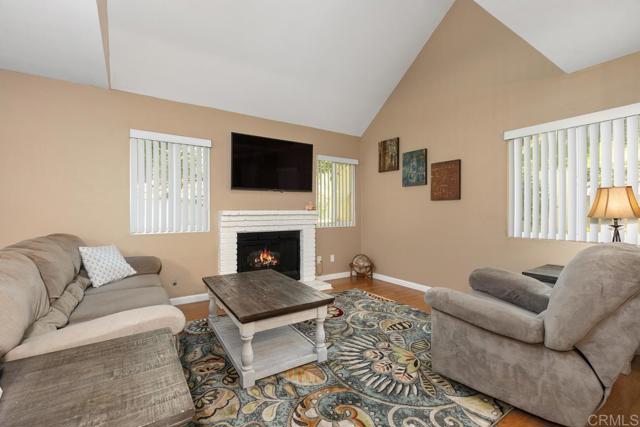 Detail Gallery Image 7 of 46 For 325 N Melrose Dr #a,  Vista,  CA 92083 - 2 Beds | 2 Baths