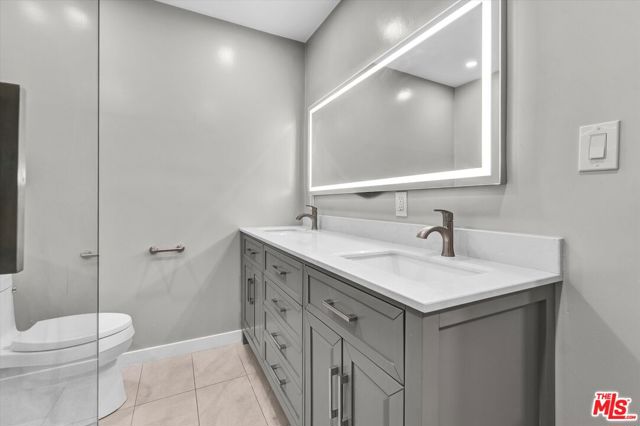 13964 La Maida Street, Sherman Oaks CA: https://media.crmls.org/mediaz/542066f3-eda8-4d4b-9624-9163a8989e27.jpg