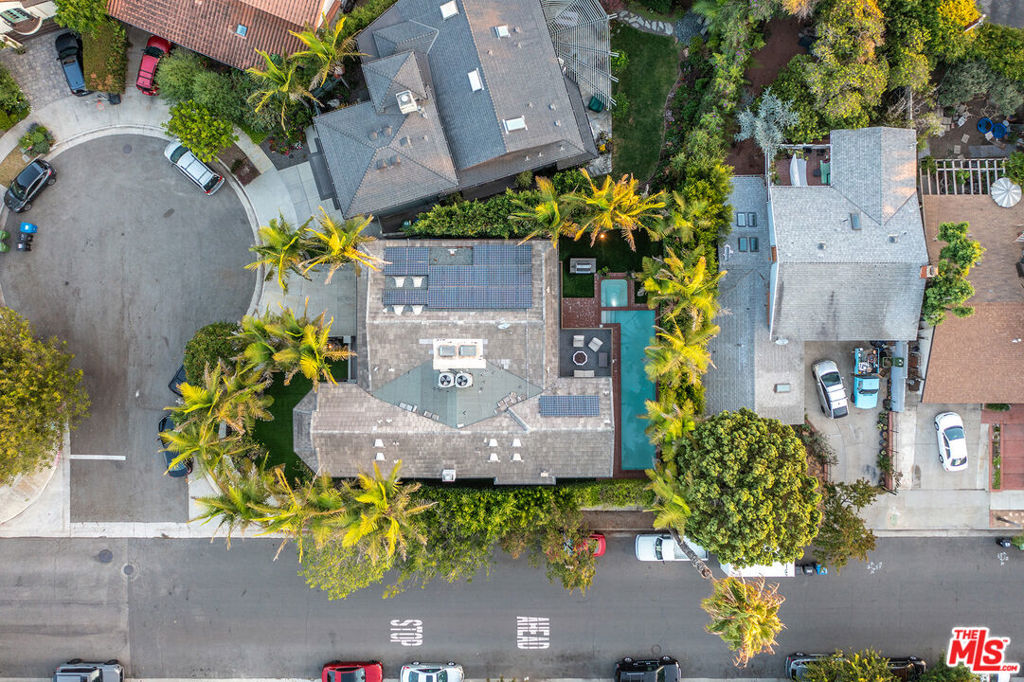 https://media.crmls.org/mediaz/5420b0a1-b6a0-432f-9ddf-5a304e1e1dc0.jpg?preset=X-Large
