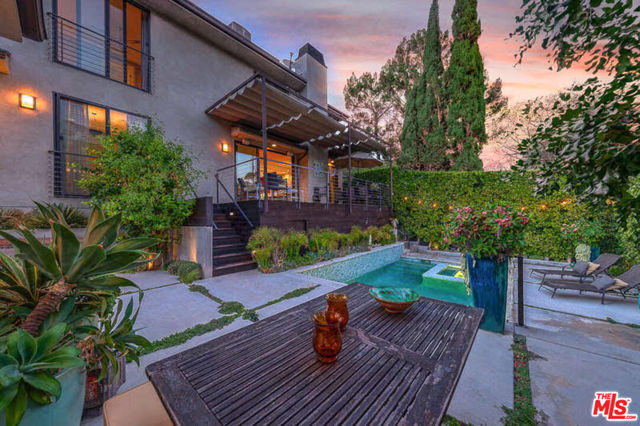 8573 Appian Way, Los Angeles CA: https://media.crmls.org/mediaz/5420c20f-dfb8-4aba-9f63-cfafc2140b54.jpg