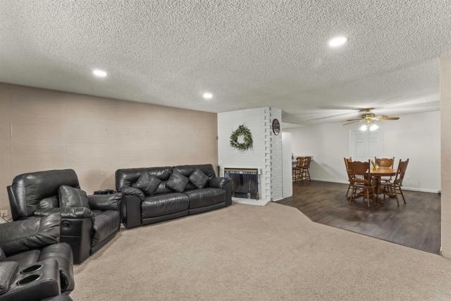 Detail Gallery Image 5 of 35 For 1427 Kingston Dr, Escondido,  CA 92027 - 3 Beds | 2 Baths