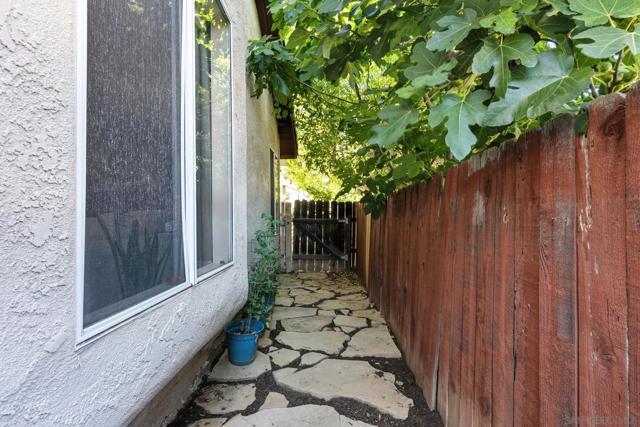 23886 Red Clover Cir, Murrieta CA: https://media.crmls.org/mediaz/5421c8bf-edc3-4e9d-a47d-f6e8a3372b90.jpg