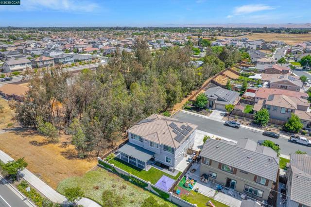 38 Pato Ct, Oakley CA: https://media.crmls.org/mediaz/5421d782-8afb-4ef4-97ff-18692387bf99.jpg