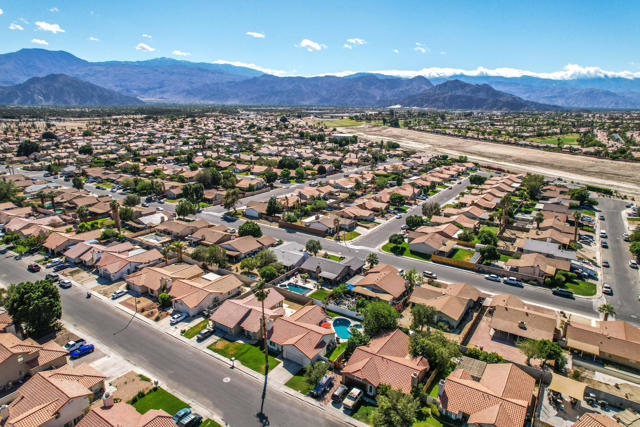 45603 Sutter Creek Road, Indio CA: https://media.crmls.org/mediaz/54230674-29b3-44c5-a709-568d1b487f6a.jpg