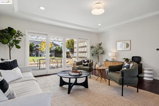 4701 Kaphan Ave, Oakland CA: https://media.crmls.org/mediaz/54236c6a-91e9-47b1-a99d-1fe3b494d57e.jpg