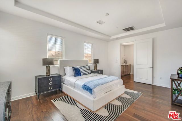 20659 W Beech Circle, Porter Ranch CA: https://media.crmls.org/mediaz/54241536-4356-405f-9e3b-31a18d8b6453.jpg