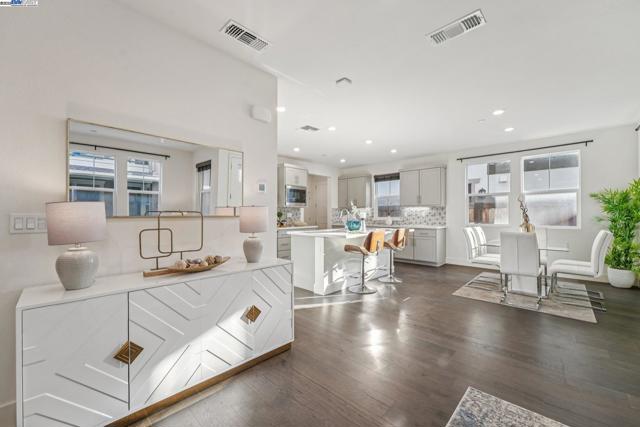 37898 Seafarer Road, Newark CA: https://media.crmls.org/mediaz/542424ed-6d48-4315-8fc1-9dc805c64b2f.jpg