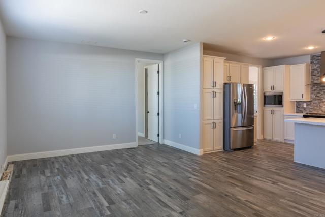 2003 Bayview Heights Dr, San Diego CA: https://media.crmls.org/mediaz/54243f39-8b7f-4afa-97f2-a6f4392b0c0d.jpg