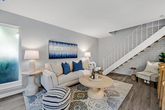 2207 Segundo Ct, Pleasanton CA: https://media.crmls.org/mediaz/542486f6-122f-4053-abde-7ba486528ee8.jpg