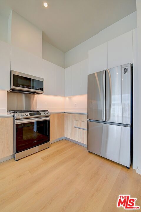 200 W Ocean Boulevard, Long Beach CA: https://media.crmls.org/mediaz/5424aa62-0c75-4de1-ad97-a6a4dee9e250.jpg