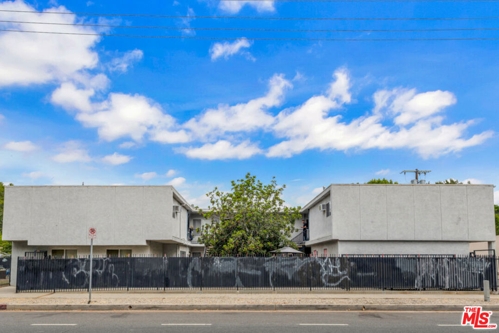 5404 Gentry Avenue, Valley Village, CA 91607