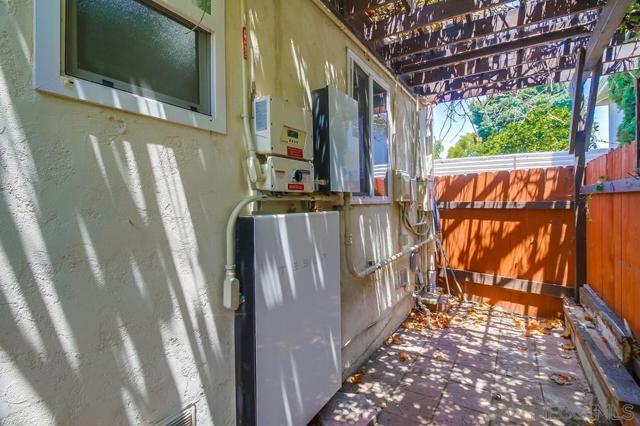 309 11 E Ave, Coronado CA: https://media.crmls.org/mediaz/542503ca-dcec-4517-a67e-fbe25067bf2c.jpg