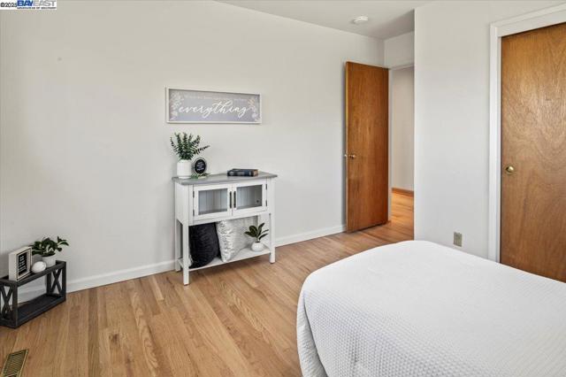 3554 Arcadian Ct, Castro Valley CA: https://media.crmls.org/mediaz/542524f6-553c-4fe0-847a-a31ade999a36.jpg
