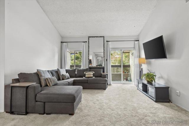 10250 Caminito Cuervo, San Diego CA: https://media.crmls.org/mediaz/5425b92d-28bc-4ff0-b4a4-85c20c229df1.jpg