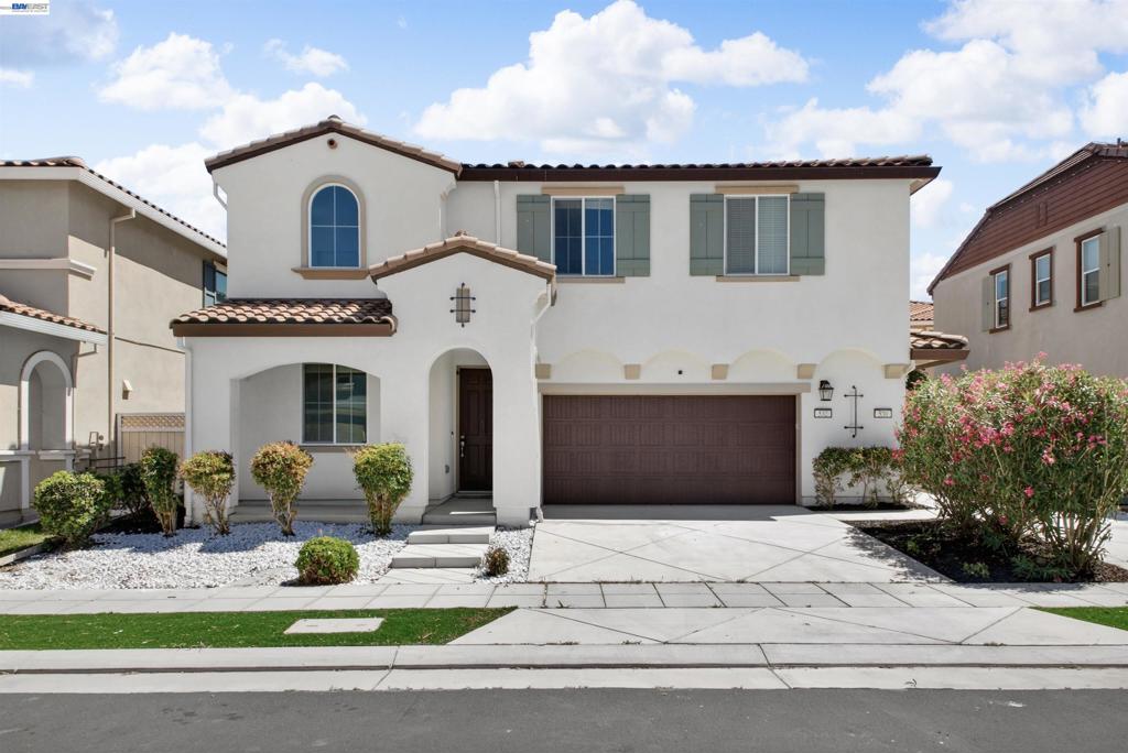532 E Isidoro Ave