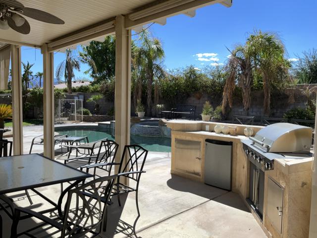 43541 Parkway Esplanade E, La Quinta CA: https://media.crmls.org/mediaz/54261c28-6e30-4f1a-bca7-2c2f5a2f0172.jpg