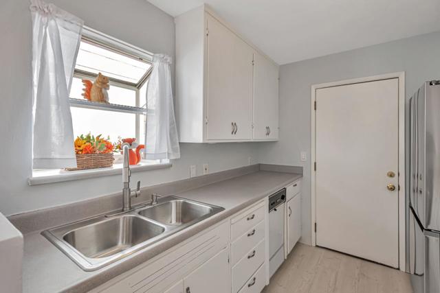 250 San Carlos Avenue, Redwood City CA: https://media.crmls.org/mediaz/542661b7-cfdc-4ef0-aece-d9f448ce28f4.jpg