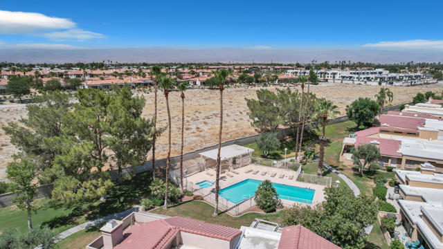 41515 Navarre Court, Palm Desert CA: https://media.crmls.org/mediaz/54266f9a-861f-40f1-a0eb-1dcaa6a9a36e.jpg