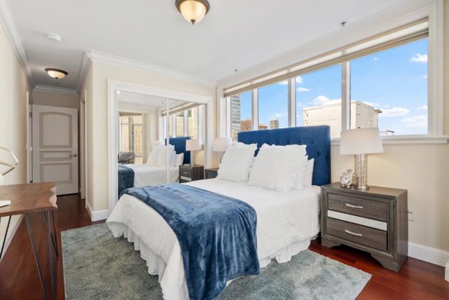 720 Stockton Street, San Francisco CA: https://media.crmls.org/mediaz/5426fc6d-3f15-4556-b471-8c5a238c4340.jpg