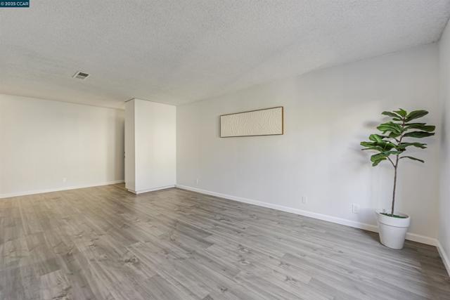 2200 Laguna Cir, Concord CA: https://media.crmls.org/mediaz/54273f2c-b415-4465-bf7d-87694c408be2.jpg