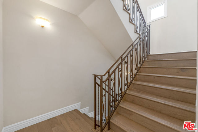 1022 10th Street, Santa Monica CA: https://media.crmls.org/mediaz/54278d7f-9a23-49ba-8c75-2710340e3d0d.jpg