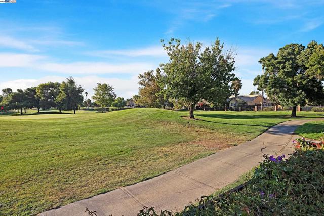 2380 Wayfarer Dr, Discovery Bay CA: https://media.crmls.org/mediaz/5427a287-45d3-44a8-aa02-76b3759b577a.jpg