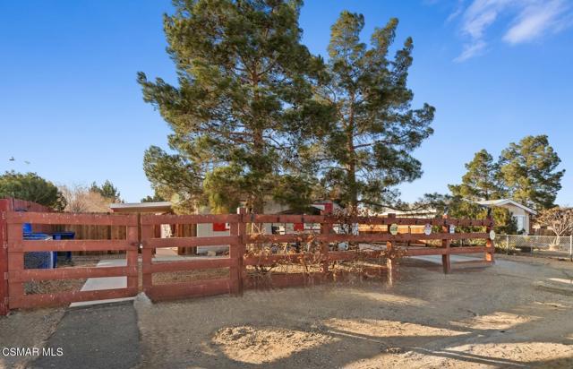 19036 Janine Street, Adelanto CA: https://media.crmls.org/mediaz/5427dbe4-5446-49a5-9f04-f24e80a5b6ea.jpg