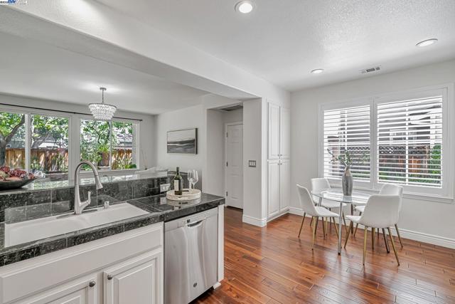260 Abigail Cir, Danville CA: https://media.crmls.org/mediaz/5427fead-ddf6-43ad-bcd1-157e100fb8b9.jpg