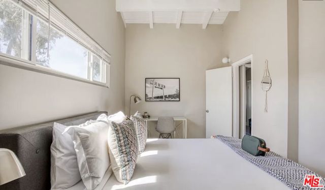 8100 W 83rd Street, Playa del Rey CA: https://media.crmls.org/mediaz/54288966-5e9b-4b0d-8c19-d2eef1e670d5.jpg