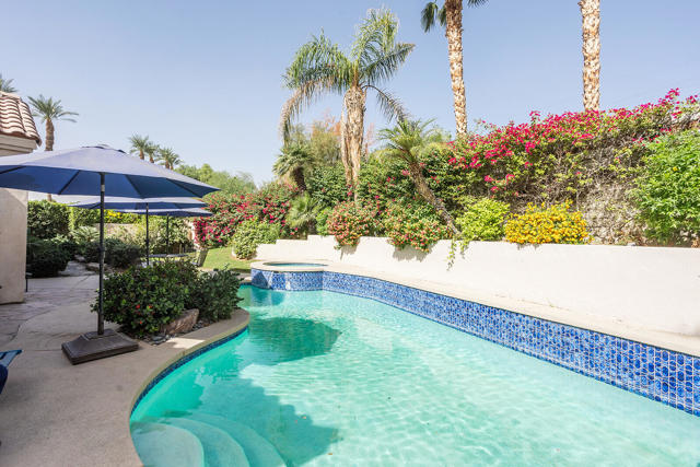 78970 Del Monte Court, La Quinta CA: https://media.crmls.org/mediaz/5428a839-f8c7-483e-a06c-b4ed59d6d5ff.jpg