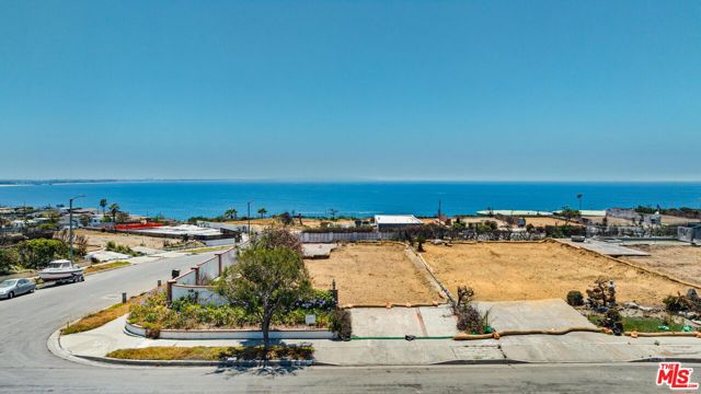 18348 Clifftop Way, Malibu CA: https://media.crmls.org/mediaz/5428b77a-6bf7-42c6-98ef-6b53c46c7a83.jpg