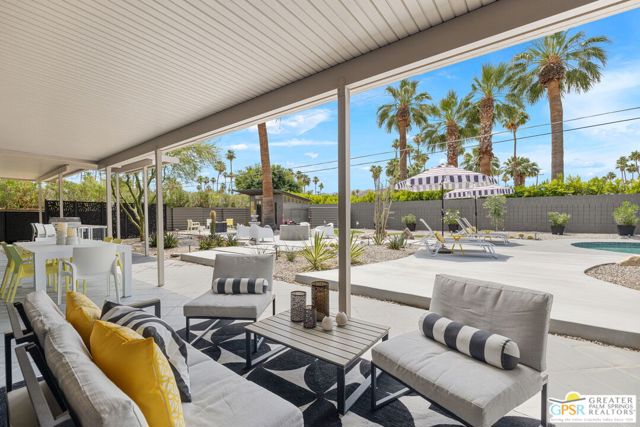 1251 E San Lorenzo Road, Palm Springs CA: https://media.crmls.org/mediaz/542971a7-e919-404f-ab3e-a552890dbb97.jpg
