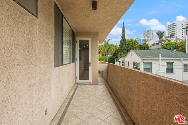 930 N Wetherly Drive, West Hollywood CA: https://media.crmls.org/mediaz/542991be-a8c1-4868-86ab-a26d127b5ad2.jpg