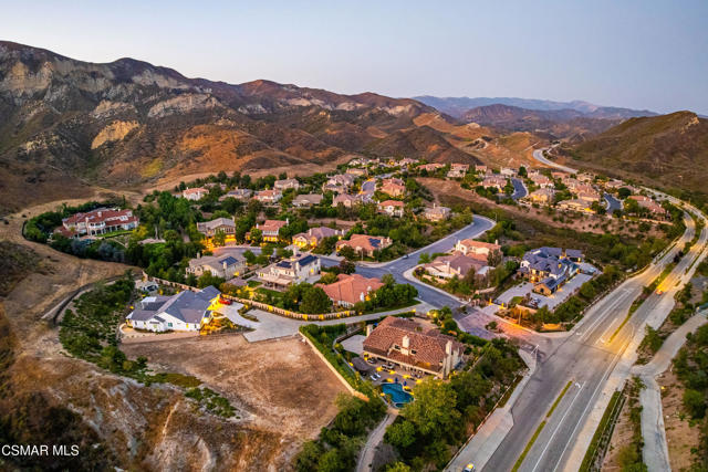 4221 Goldstone Lane, Simi Valley CA: https://media.crmls.org/mediaz/54299be1-fcf5-49ce-908b-4c51b307f381.jpg