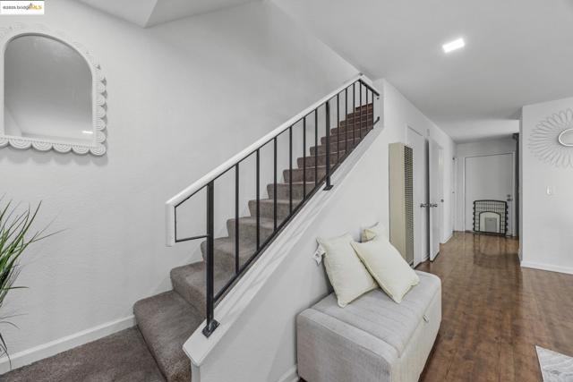 21564 Meekland ave, Hayward CA: https://media.crmls.org/mediaz/5429eef5-62be-4385-832d-65d1a625ec67.jpg