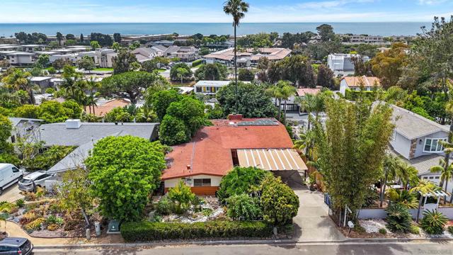 719 Marsolan Ave, Solana Beach CA: https://media.crmls.org/mediaz/542a1d1b-6755-448e-afa1-6609bc8b60c6.jpg