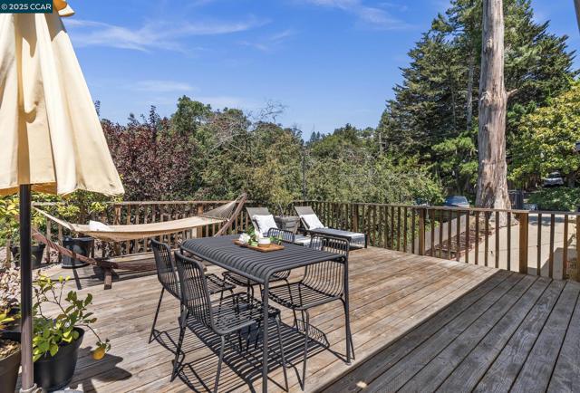 5915 ALHAMBRA AVE, Oakland CA: https://media.crmls.org/mediaz/542a9c70-09d6-42b0-b473-570ecee00463.jpg