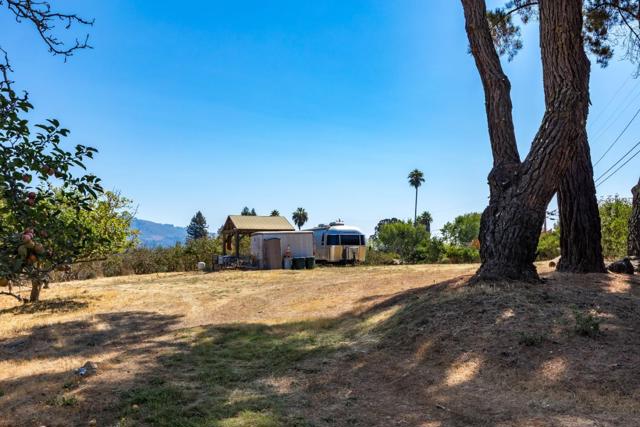 125 Gilchrist Way, Watsonville CA: https://media.crmls.org/mediaz/542a9f09-dc4f-458d-bad9-1a48e90d70f6.jpg