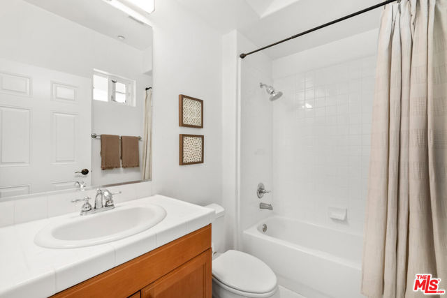 7101 Playa Vista Drive, Playa Vista CA: https://media.crmls.org/mediaz/542ab0d5-3705-4560-bae0-8f7c4a4b349a.jpg