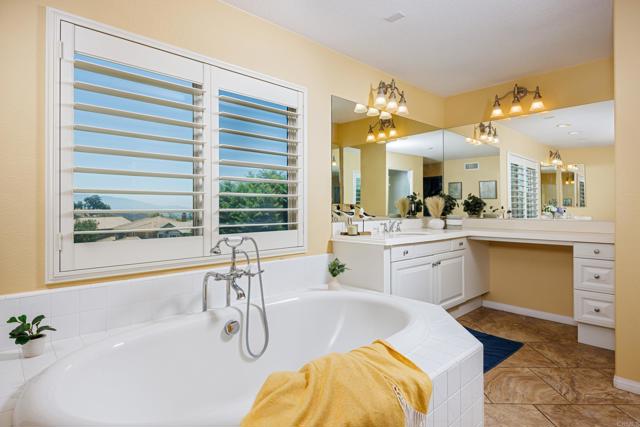 27002 Red Maple Street, Murrieta CA: https://media.crmls.org/mediaz/542b88b2-e1d5-451c-a5a3-5e4e08242d46.jpg
