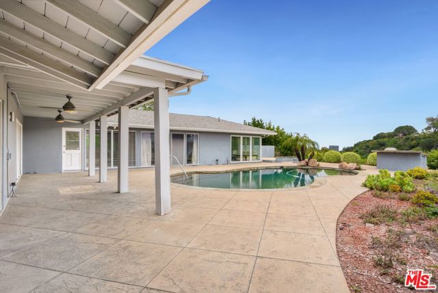 15901 High Knoll Road, Encino CA: https://media.crmls.org/mediaz/542bd519-13b1-4fc6-bc40-b4f6bad6b04d.jpg