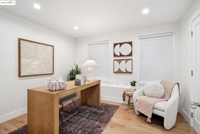 864 Arlington Ave, Oakland CA: https://media.crmls.org/mediaz/542be6d9-8e5e-449a-b939-842812a7f16a.jpg