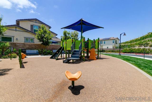 6698 Spartina Ct, Carlsbad CA: https://media.crmls.org/mediaz/542bf066-bd2a-4a78-91ef-c1276a86a8ee.jpg