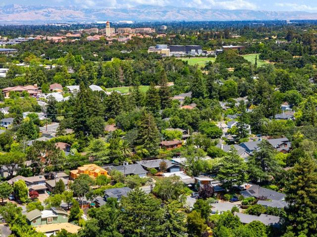 2049 Santa Cruz Avenue, Menlo Park CA: https://media.crmls.org/mediaz/542bf547-b1ad-4010-b7ee-315684a5e12e.jpg