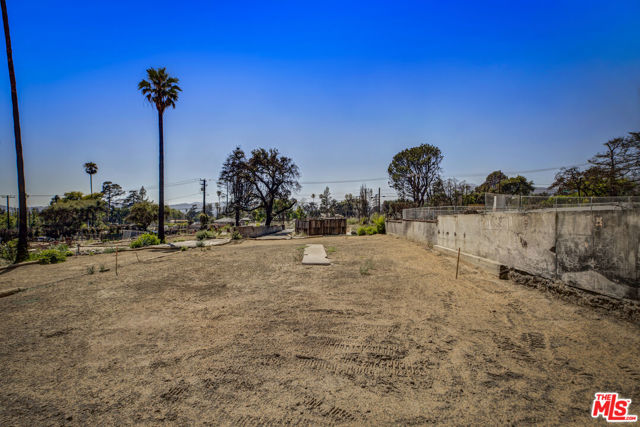 2738 Marengo Avenue, Altadena CA: https://media.crmls.org/mediaz/542c2d09-5eea-4751-a98f-0167554552ee.jpg