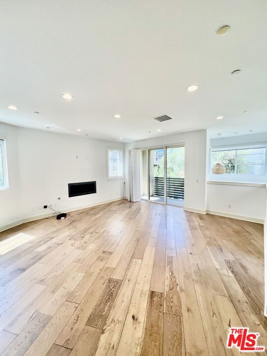5849 S Sparrow Court, Los Angeles CA: https://media.crmls.org/mediaz/542cac7d-9f2b-439f-8d56-3a5e68c5e5be.jpg