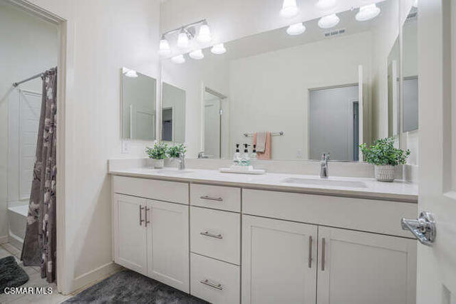 110 Red Brick Drive, Simi Valley CA: https://media.crmls.org/mediaz/542cbd11-eac9-4af2-99fd-d9cf043b8303.jpg